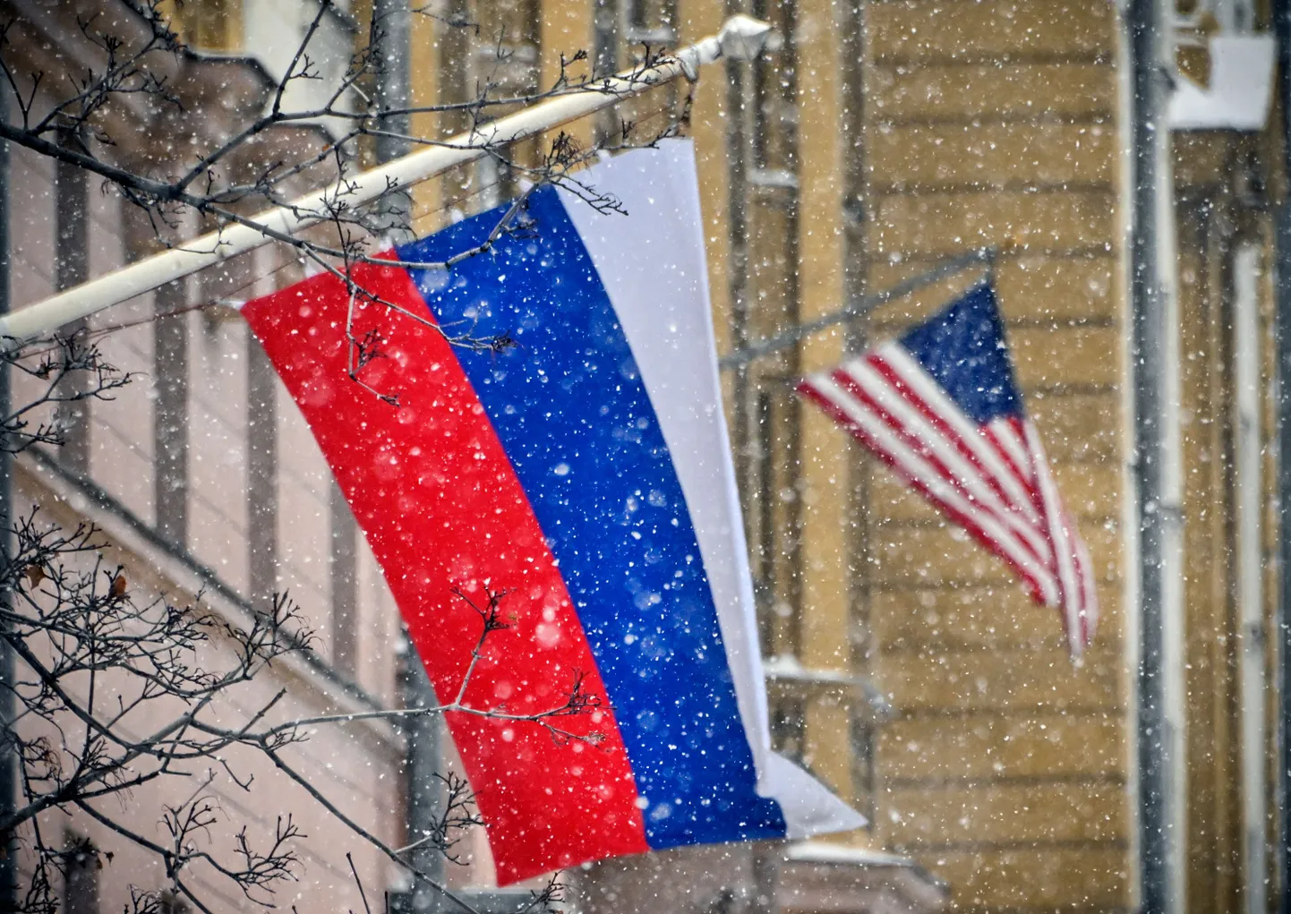 Vene lipp USA suursaatkonna juures Moskvas.