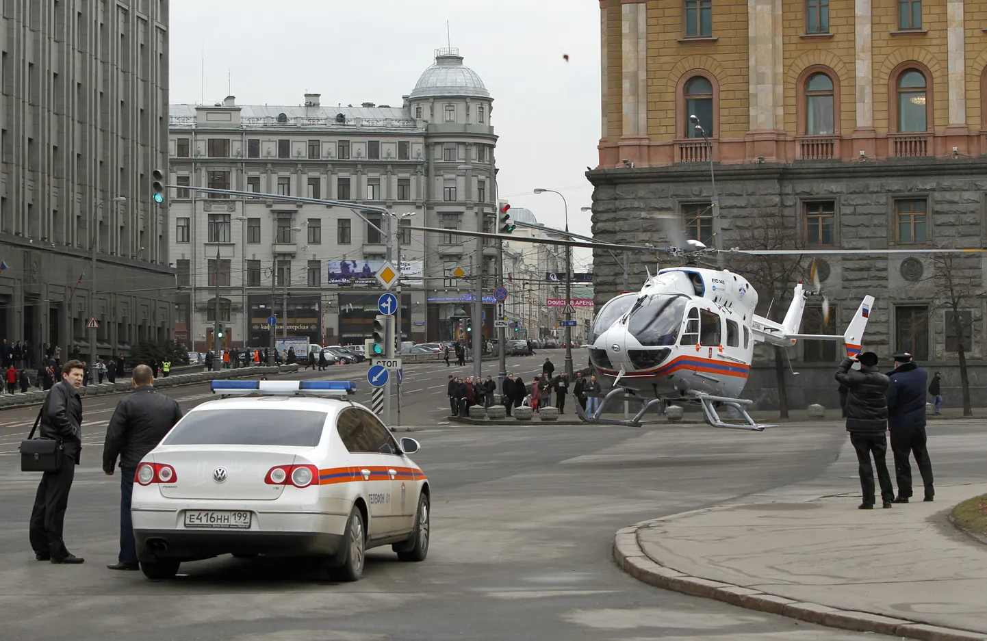 Venemaa eriolukordade ministeeriumi kopter Lubjanka metroojaama lähiste.