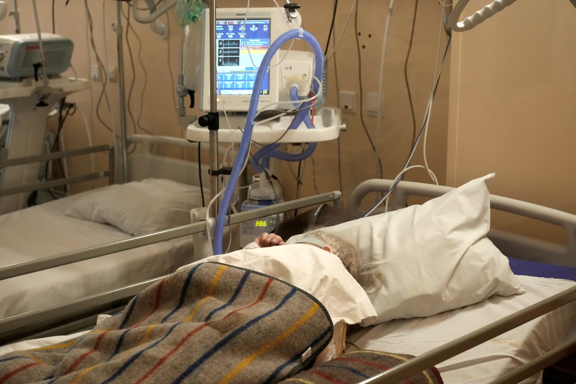 COVID-19 nakkusesse haigestunud patsient Daugavpilsi haiglas, 8. novembril 2021. a.