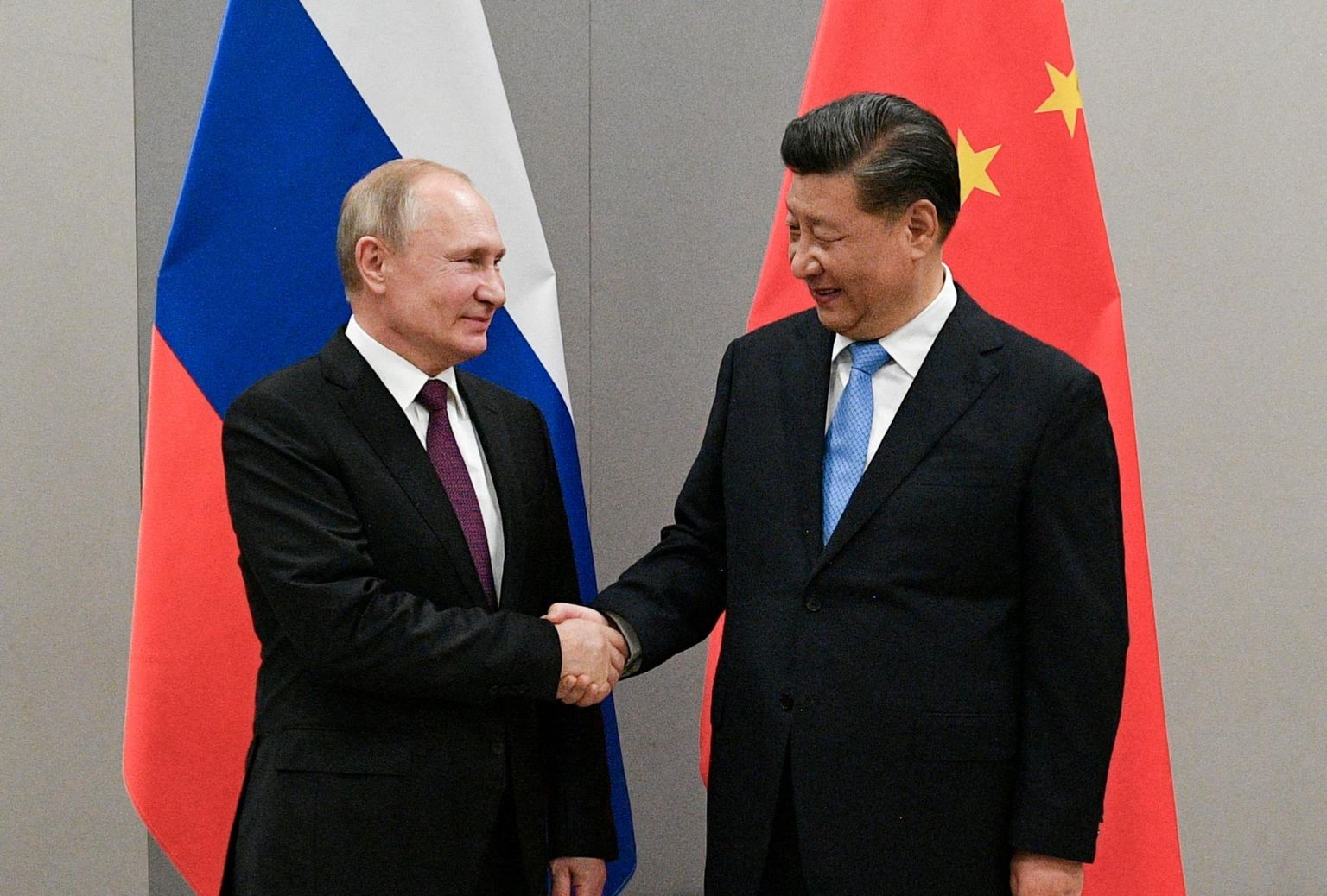 中國國家主席習近平和俄羅斯總統弗拉基米爾·普京. 在俄烏戰爭中, 中國選擇了俄羅斯. 相似地, 中國越來越多地批評歐洲安全架構.