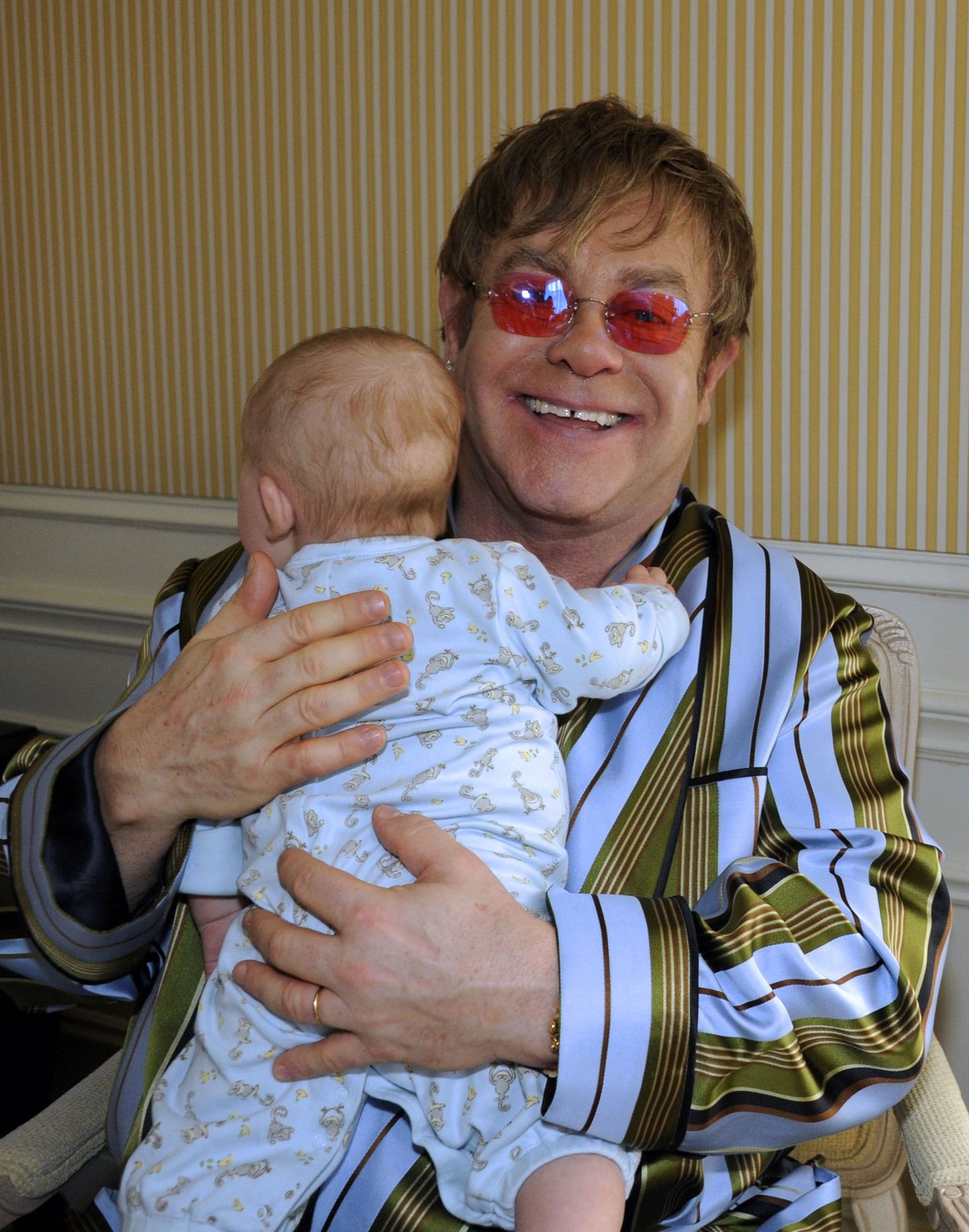 Elton John koos poja Zacharyga