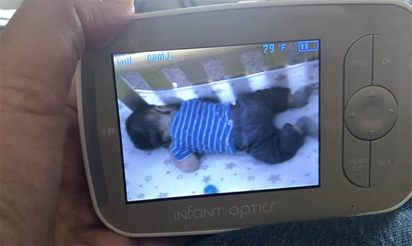 Beebi magab rahulikku und ja järsku ilmub tema kohale paranormaalne nähtus.