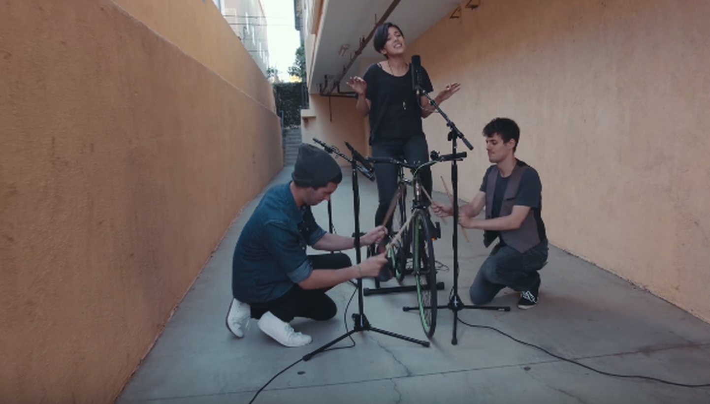Noored muusikud tegid Sia loost «Cheap Thrills» laheda coveri kasutades instrumendina jalgratast