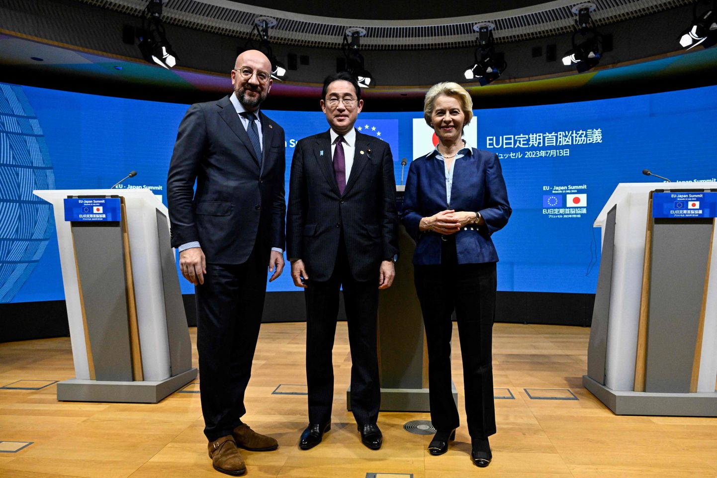 Euroopa Ülemkogu president Charles Michel, Jaapani peaminister Fumio Kishida ja Euroopa Komisjoni president Ursula von der Leyen.
