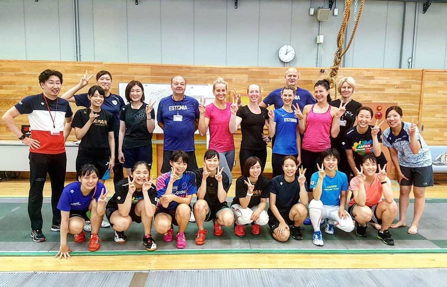 Eesti MMi koondise liikmed Julia Beljajeva, Irina Embrich ja Kristina Kuusk kaasasid Nelli Differti ning harjutasid MMiks Jaapanis. Sparringupartnereid oli neil murdu.