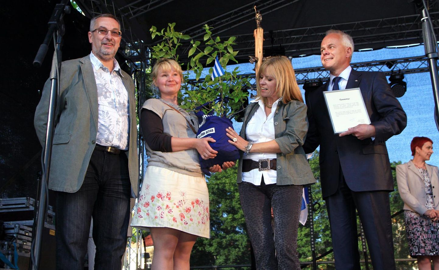Tallinna esindus on suvesoovid Toomas ­Kivimägile edasi andnud, aasta oli 2012.