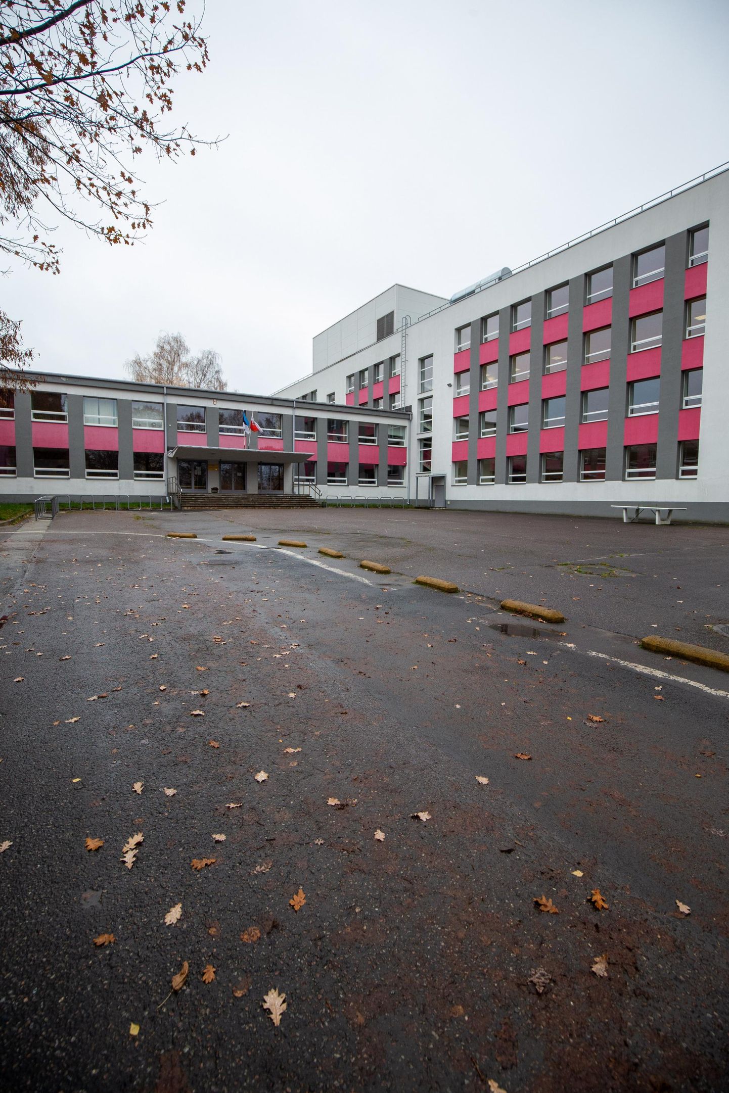 Школа Александра Пушкина в Тарту до сих пор является крупнейшим общественным убежищем в городе, вмещающим тысячу человек.