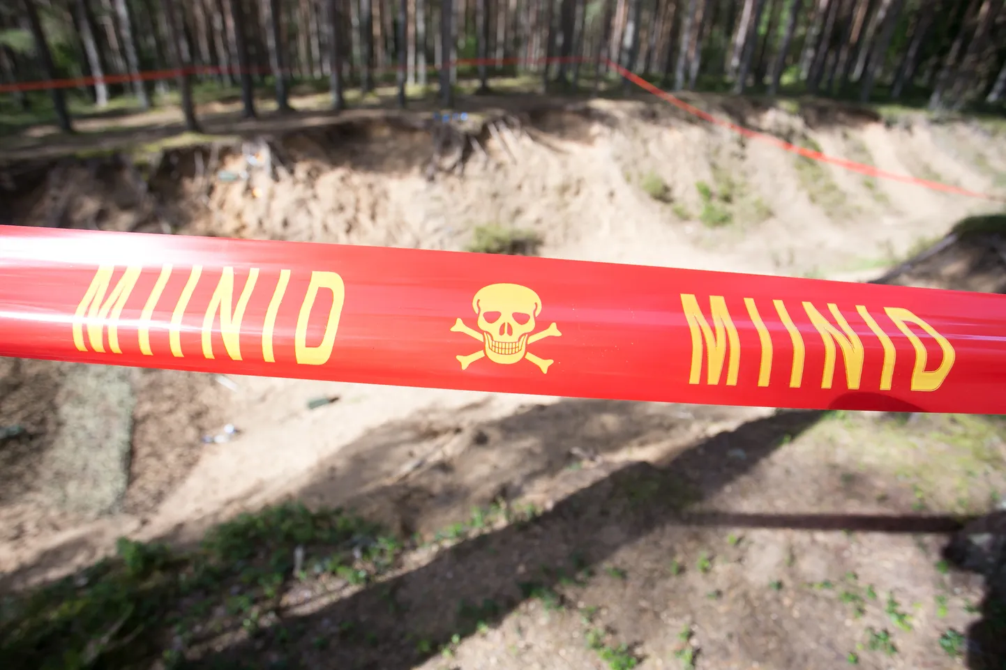Estonia to withdraw from anti-personnel mines convention.