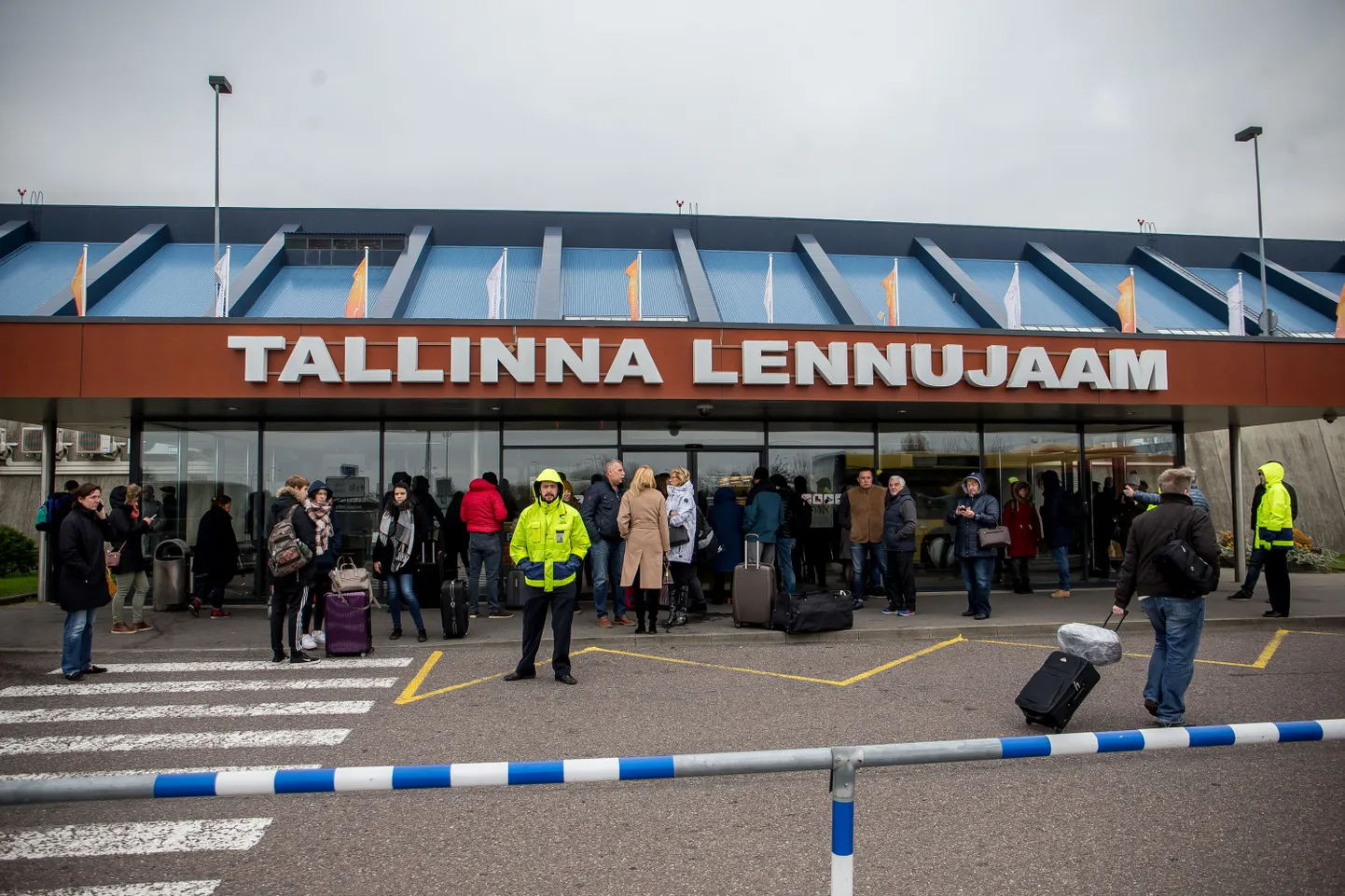 Tallinna lennujaamale tehti pommiähvardus.