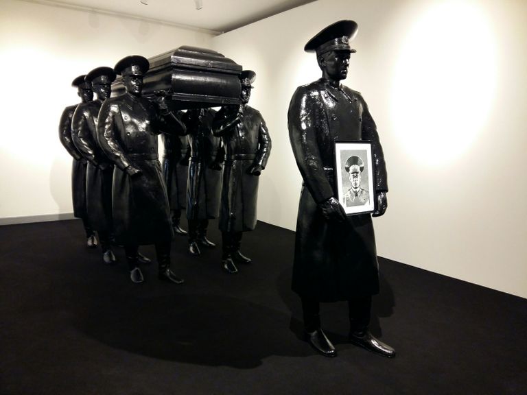 Art Allmäe isikunäitust «Paint It Black II» saab Tartu kunstimuuseumi esimesel korrusel vaadata 14. jaanuarini.