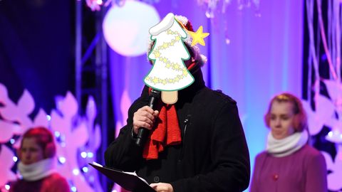 TESTS ⟩ Atpazīsti slavenību, kas paslēpusies aiz Ziemassvētku eglītes!