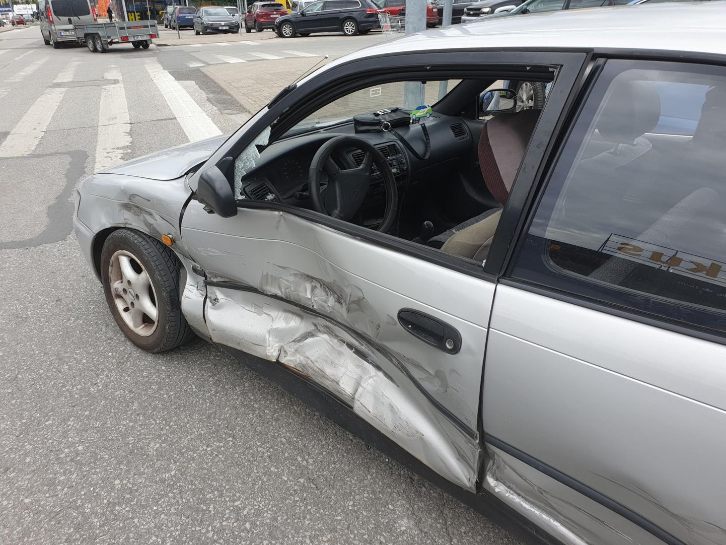 Lõunakeskuse parklas ja juurdesõitudel registreeriti kolme kuuga 51 kindlustusjuhtumit, mis tegi sellest Tartu liiklusõnnetuste tulipunkti.