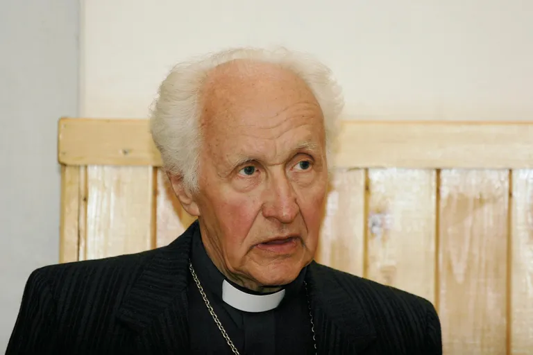 Vello Salum (1933–2015) oli Eesti vaimulik ja üks ERSP asjutaja.