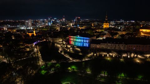 Stenbocki maja värvis end vikerkaarevärvidesse