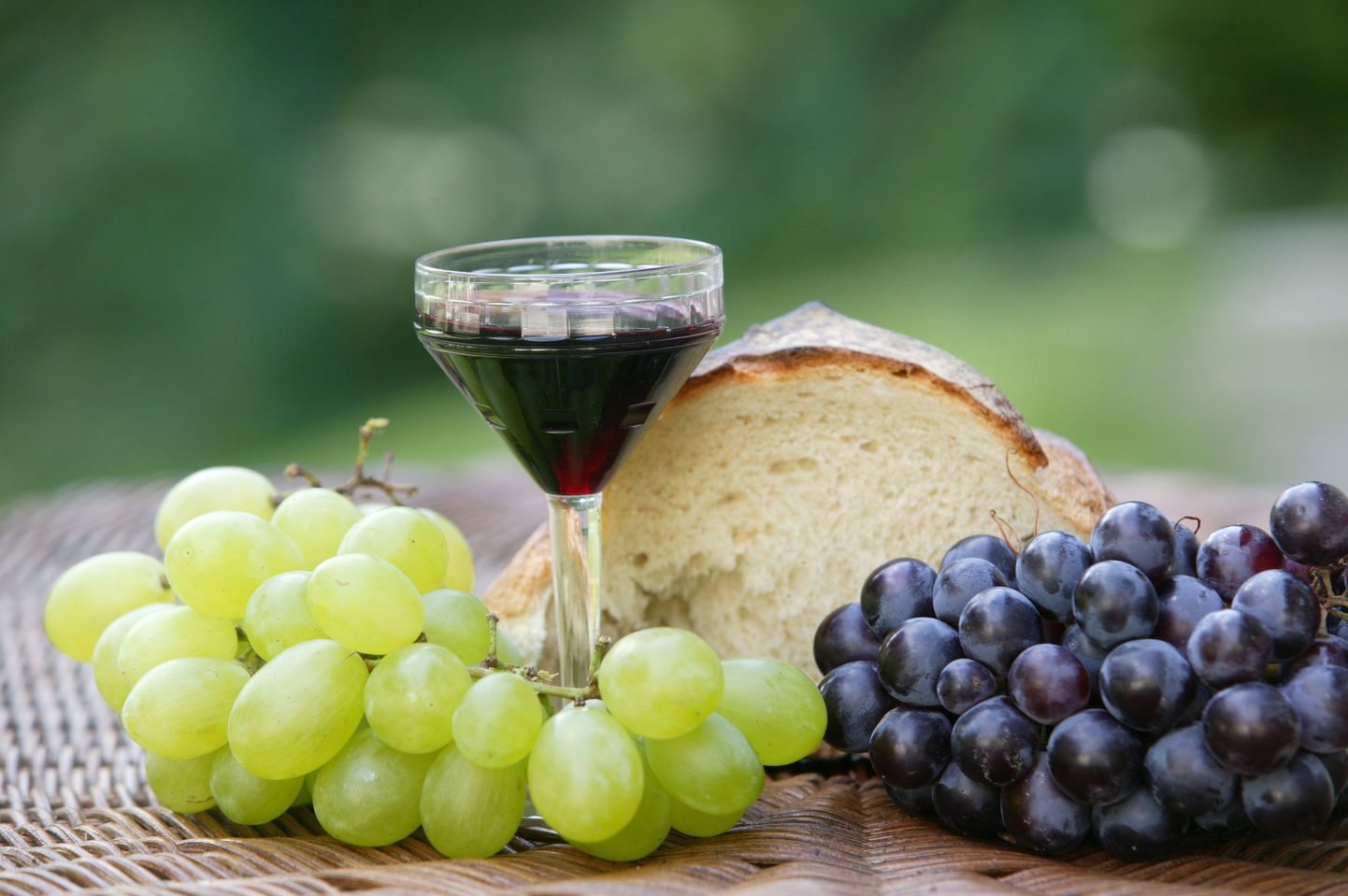 Viinamarjad ja vein.