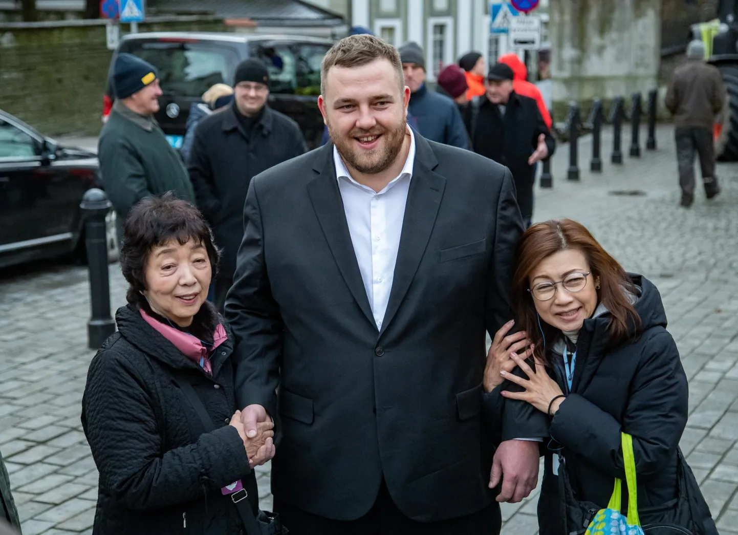 Kaido Höövelson (keskel) viibib selle nädala esimeses pooles Eesti poliitikute ja ettevõtjatega Jaapanis, aidates edendada kahe riigi majandussuhteid.