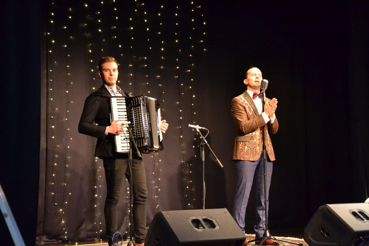 Marek Sadam ja Martin Trudnikov andsid Sõmeru keskusehoones neljandal advendil kontserdi.