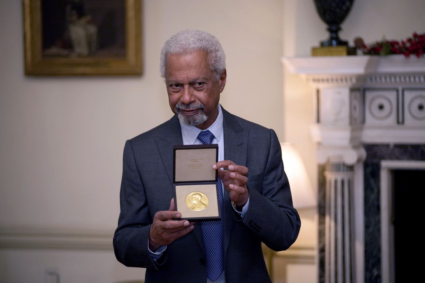 Nobeli kirjanduspreemia laureaat Abdulrazak Gurnah auhinna kättesaamise tseremoonial Londonis Rootsi suursaadiku residentsis.