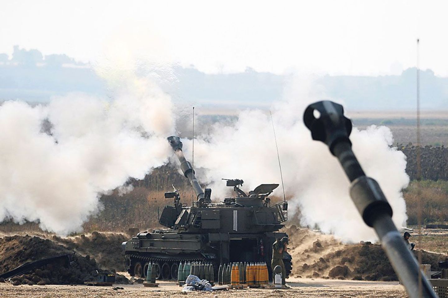 Iisraeli mobiilsed suurtükid on juba pikka aega materdanud Gaza sektori tihedalt rahvastatud ala.