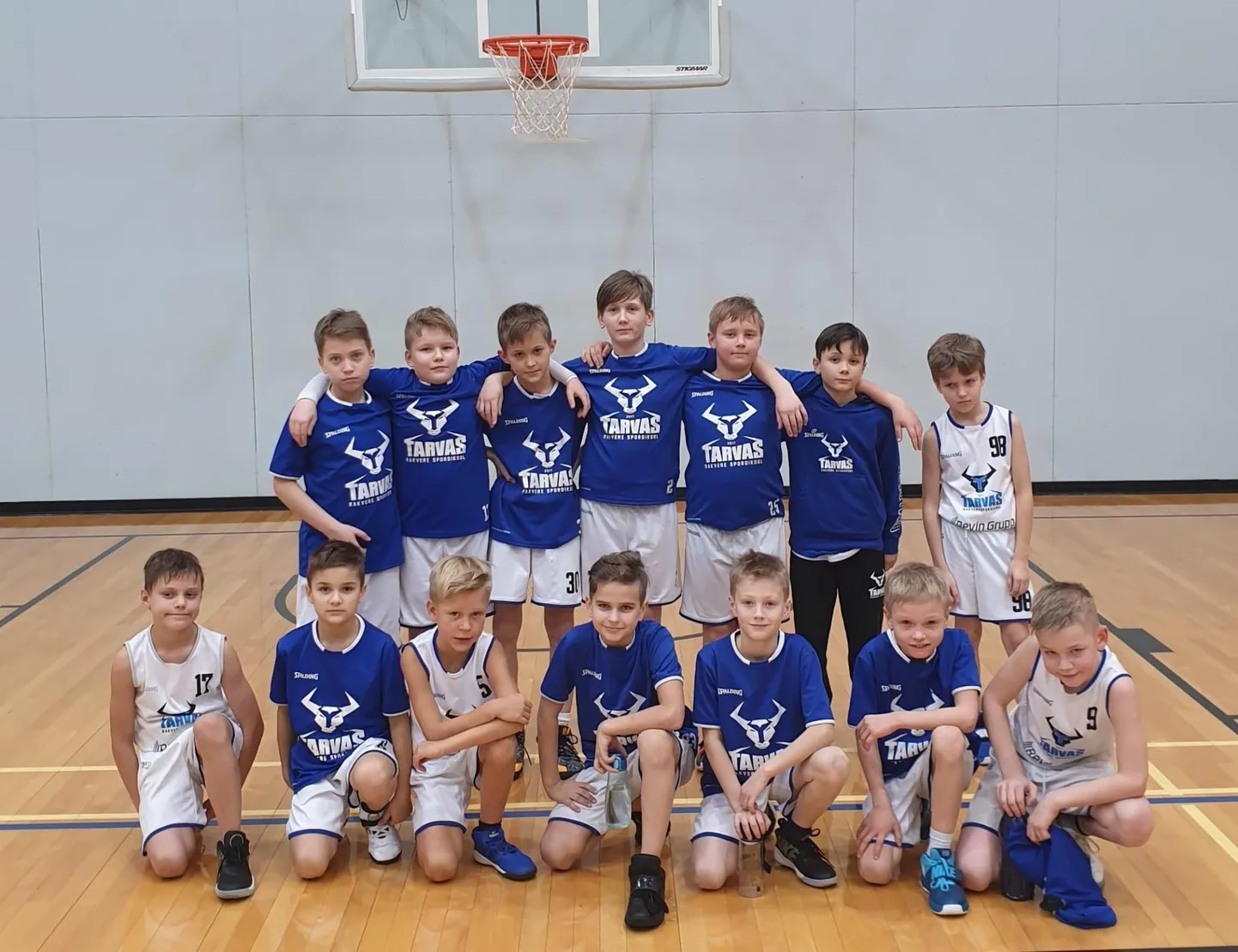 Rakvere spordikooli korvpallipoisid püüavad esikohta väikeste klubide karikavõistlustel, mille finaalmängud toimuvad kodupubliku ees Rakveres.