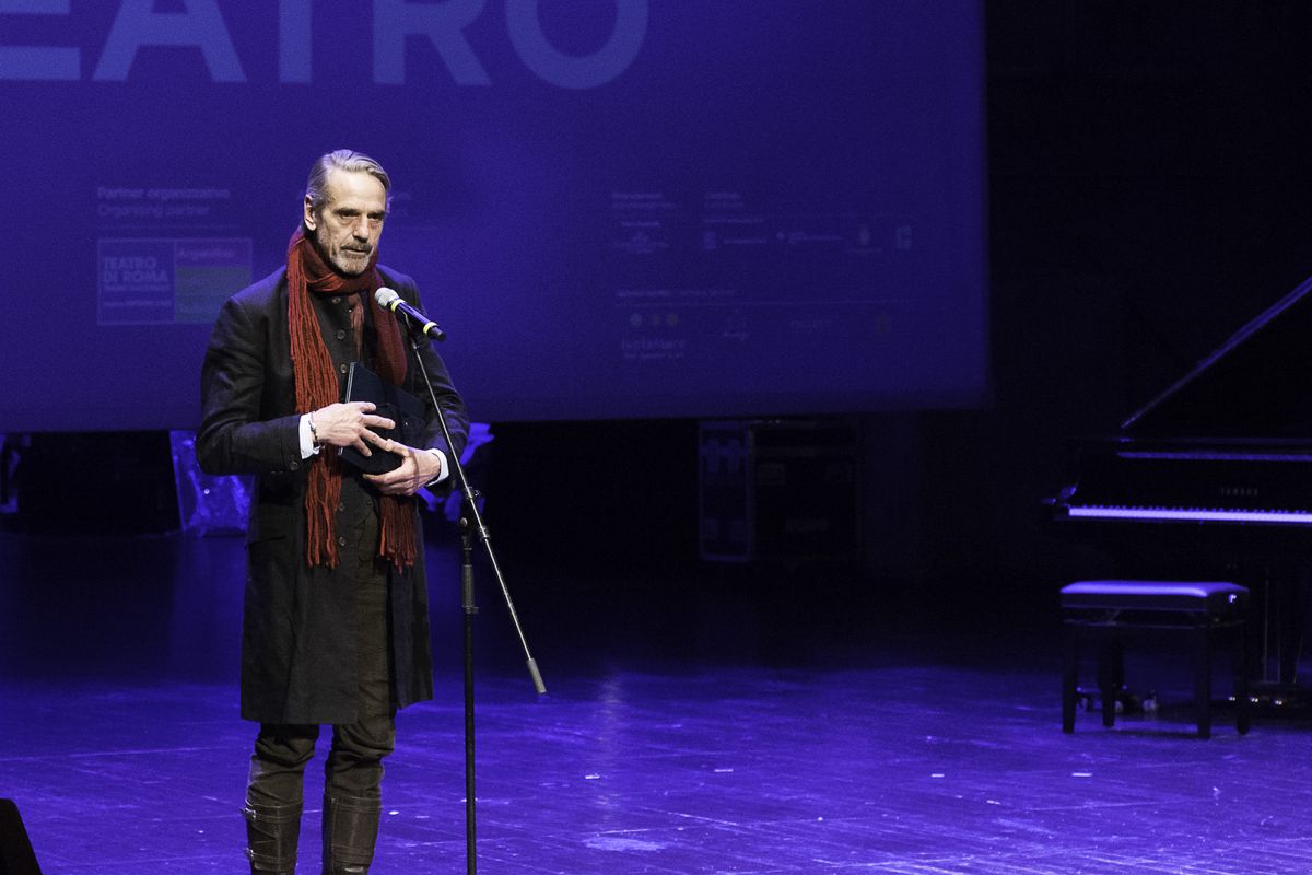Euroopa teatriauhinna elutööpreemia laureaat Jeremy Irons.