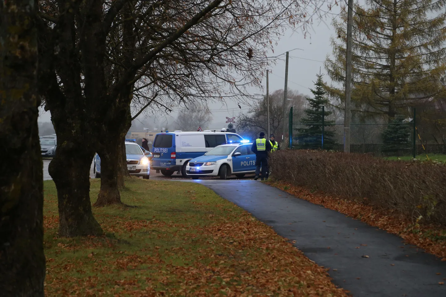 Koolitulistamise järgne olukord Paalalinna kooli juures.
