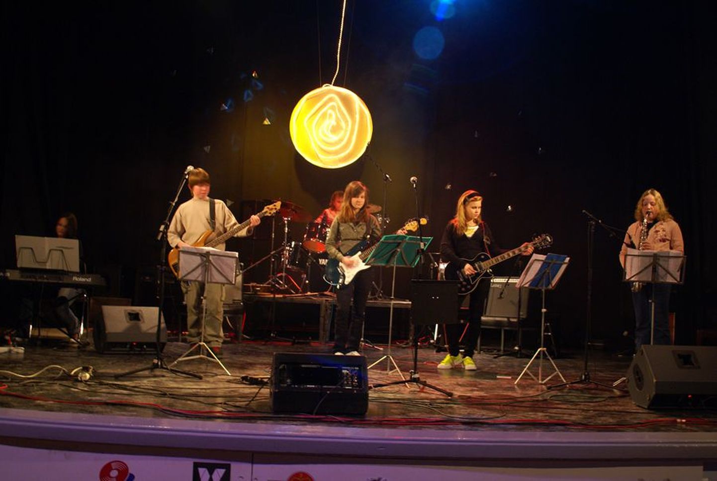 Bändide päeval on rahvast rõõmustamas käinud ka õige noored muusikud. 2007. aastal painutas lavalaudu ansambel Swingers.