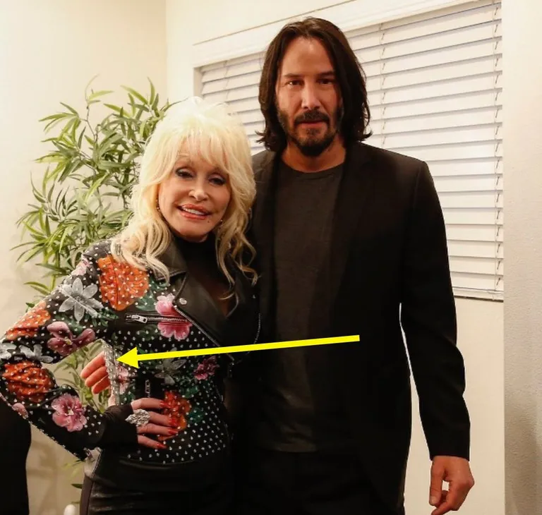 Keanu Reeves Dolly Partoniga