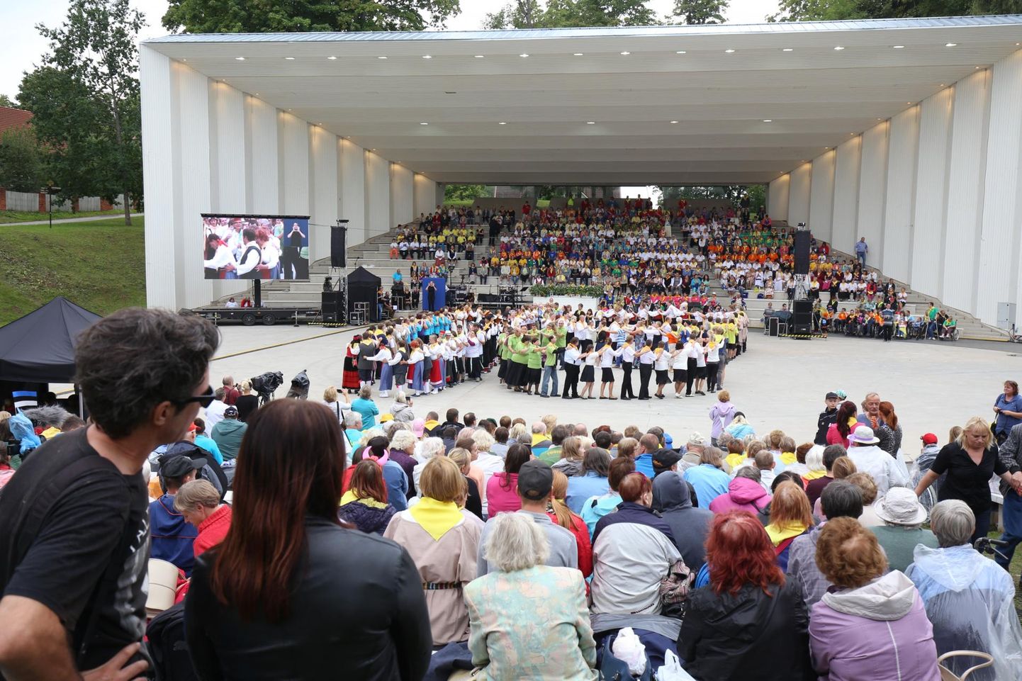 Erivajadusega inimeste laulu- ja tantsupidu tõi Viljandi laululava juurde ühiselt tähistama tuhandeid inimesi.