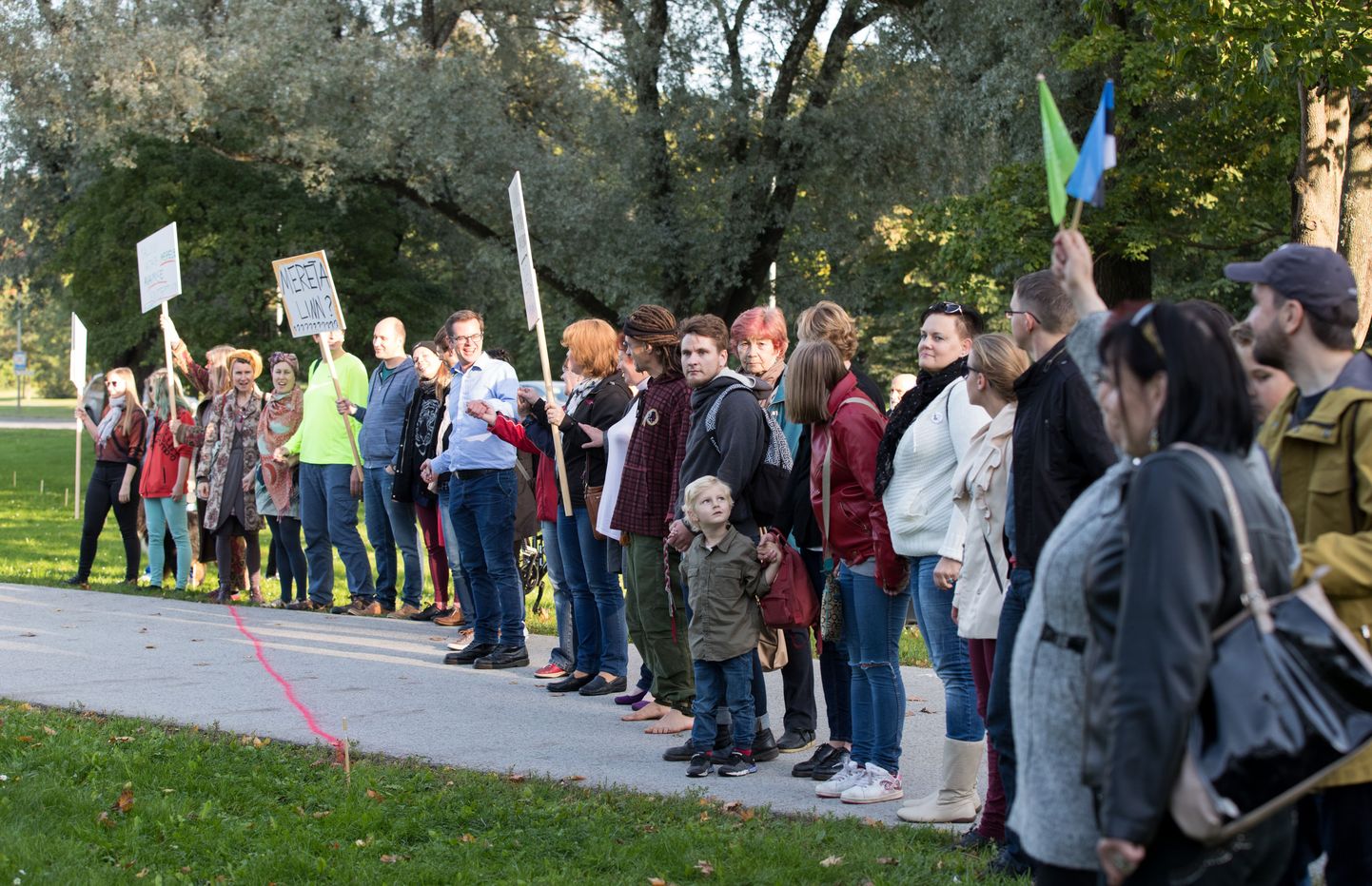 Tallinnas Kadriorus avaldati tänavu sügisel meelt kavandatava Reidi tee vastu.