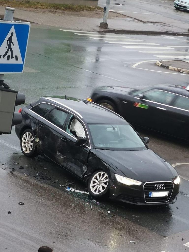Õnnetus Pärnus Tallinna maantee ja Rääma tänava ristmikul.