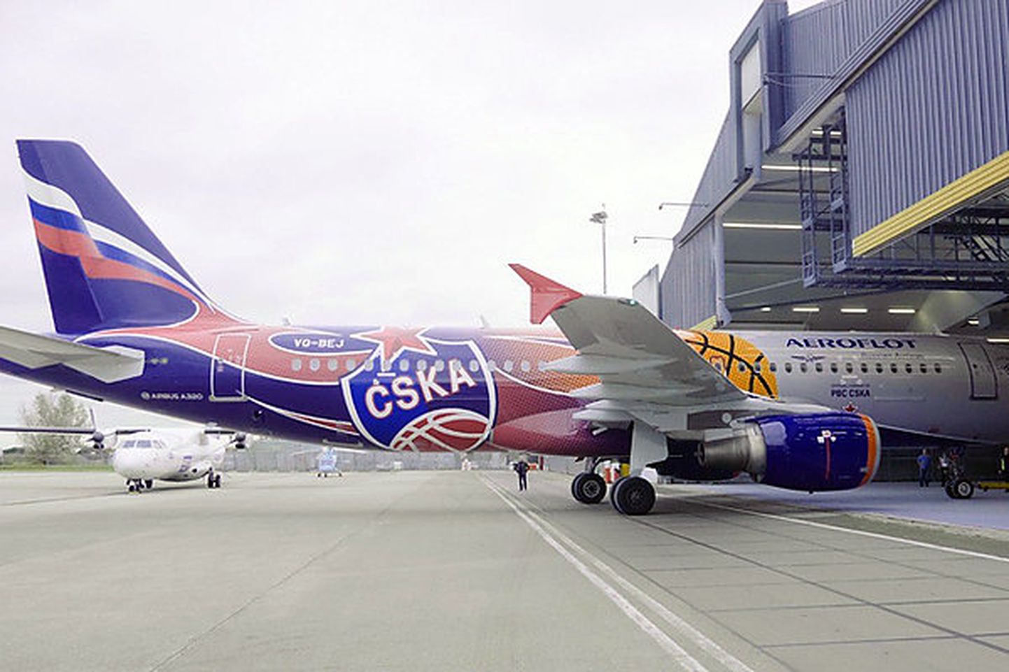 Aerofloti lennuk CSKA värvides.