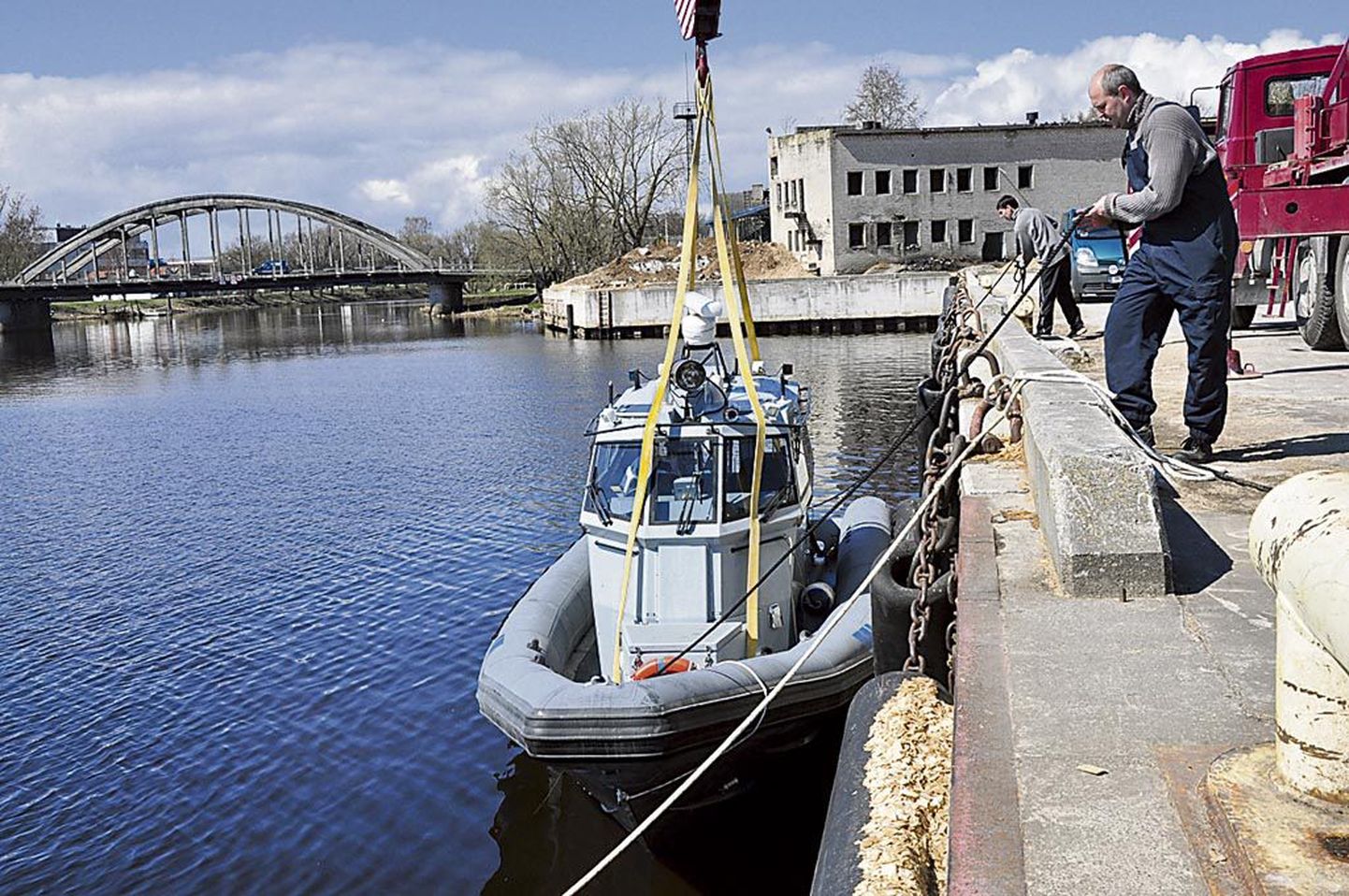 Eile lasti politsei- ja piirivalveameti neli mootorpaati Pärnu Kesklinna kailt vette.