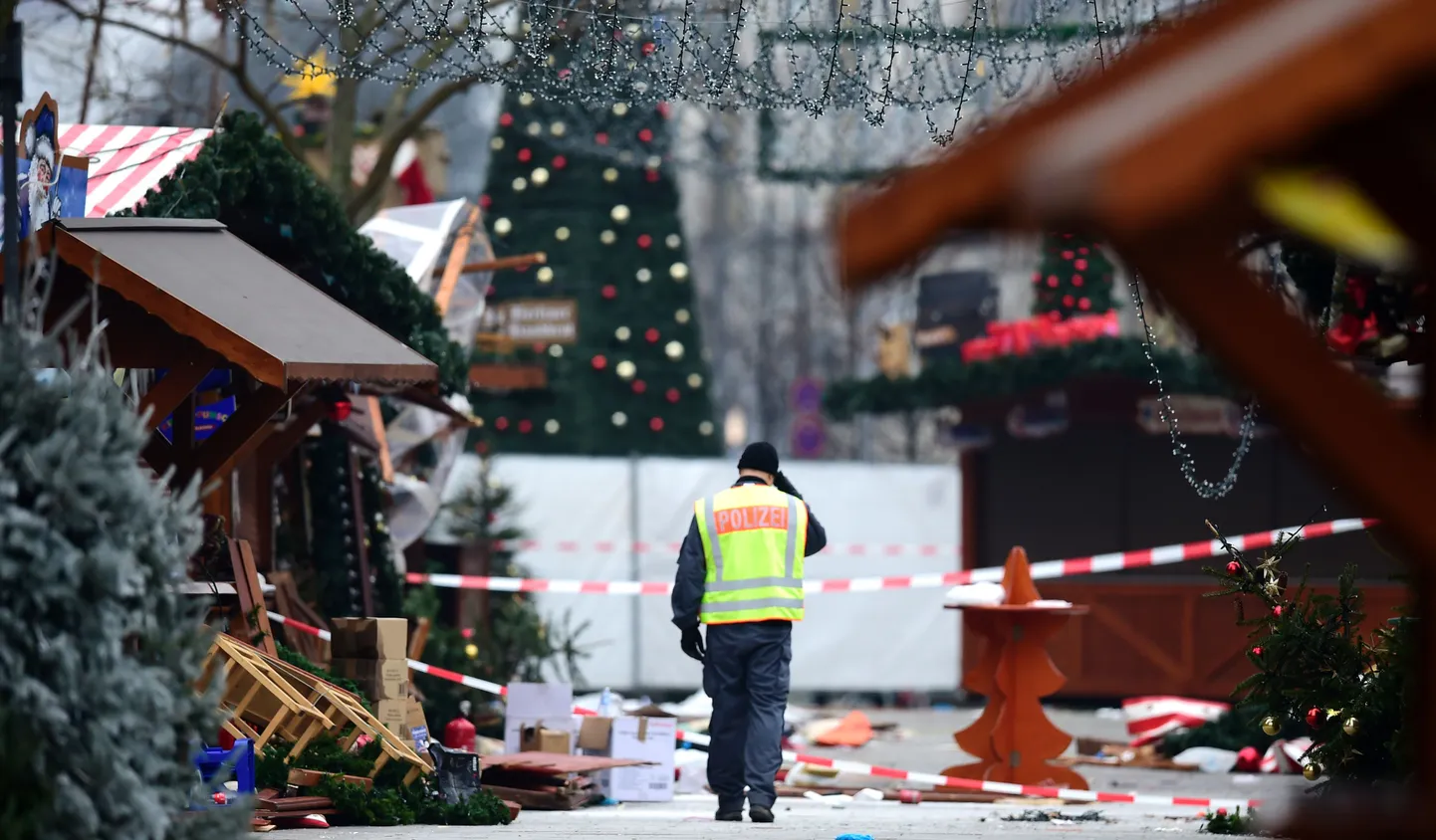 Politsei täna Breitscheidplatzi jõuluturul.