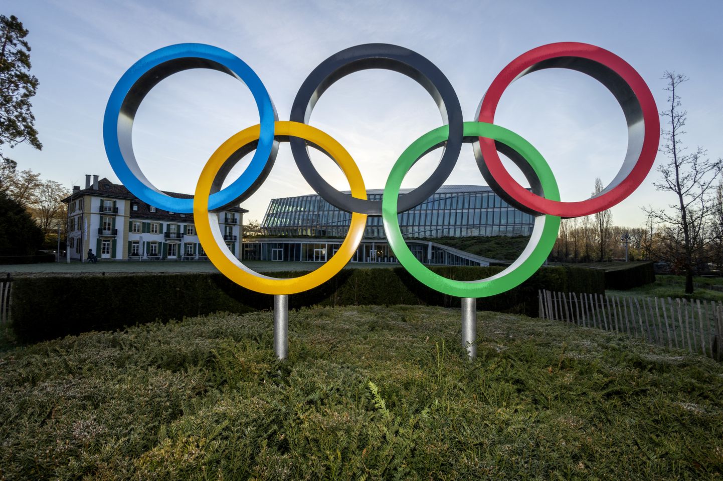 Олимпийские кольца перед штаб-квартирой МОК в Лозанне.