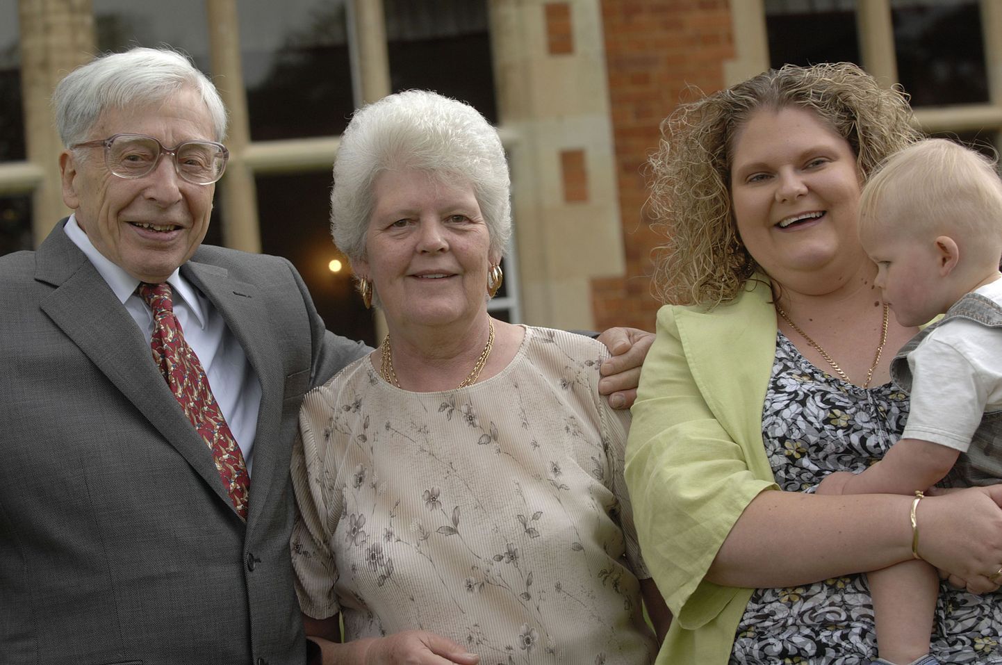 Briti arst Robert Edwards (vasakul) koos Lesley Browni, ta tütre Louise´i ja viimase poja Cameroniga