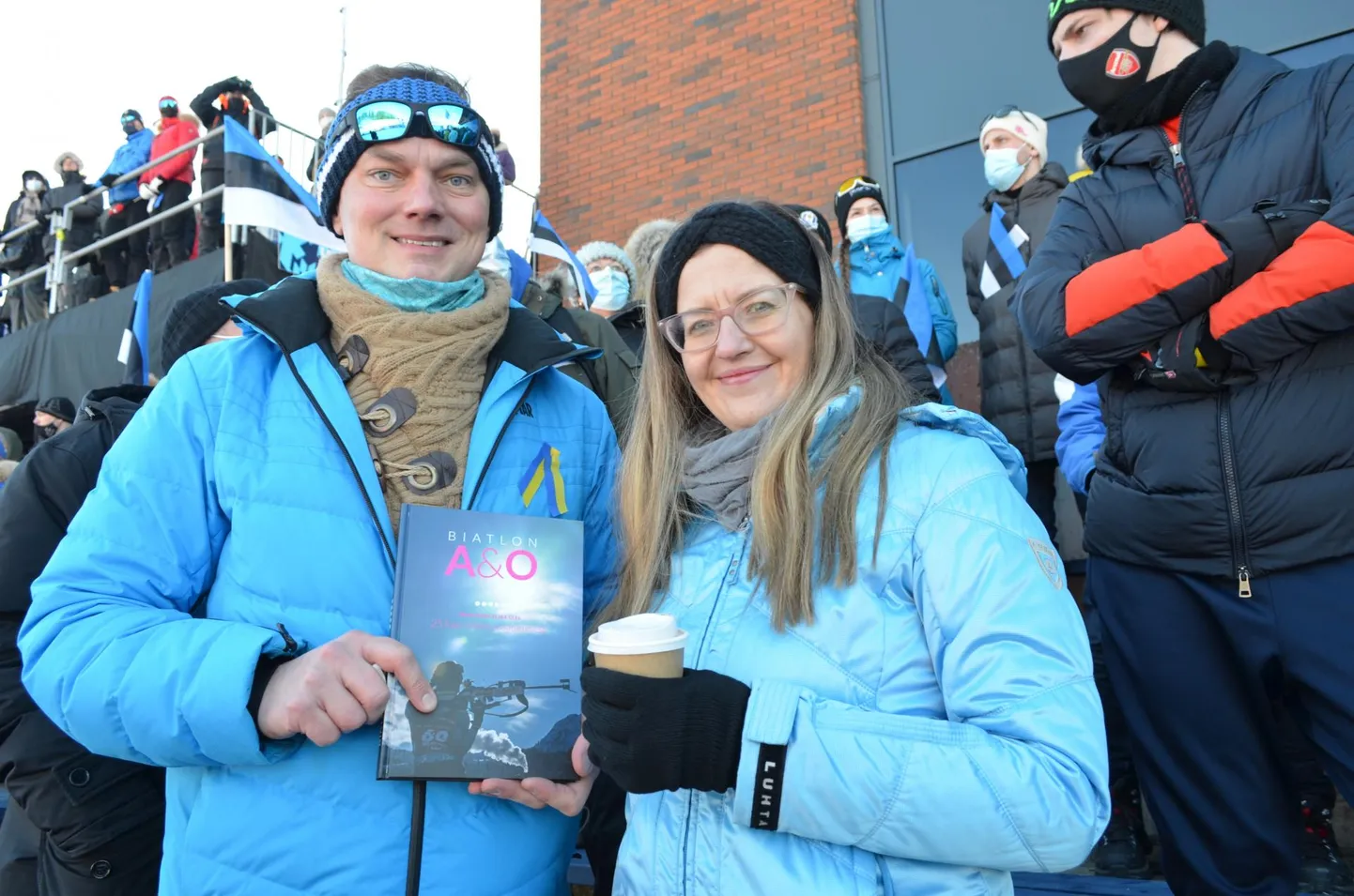 Kristi Kirsberg ja Jan Jõgis-Laats esitlesid enda koostatud ja kirjastatud raamatut reedel Otepääl.