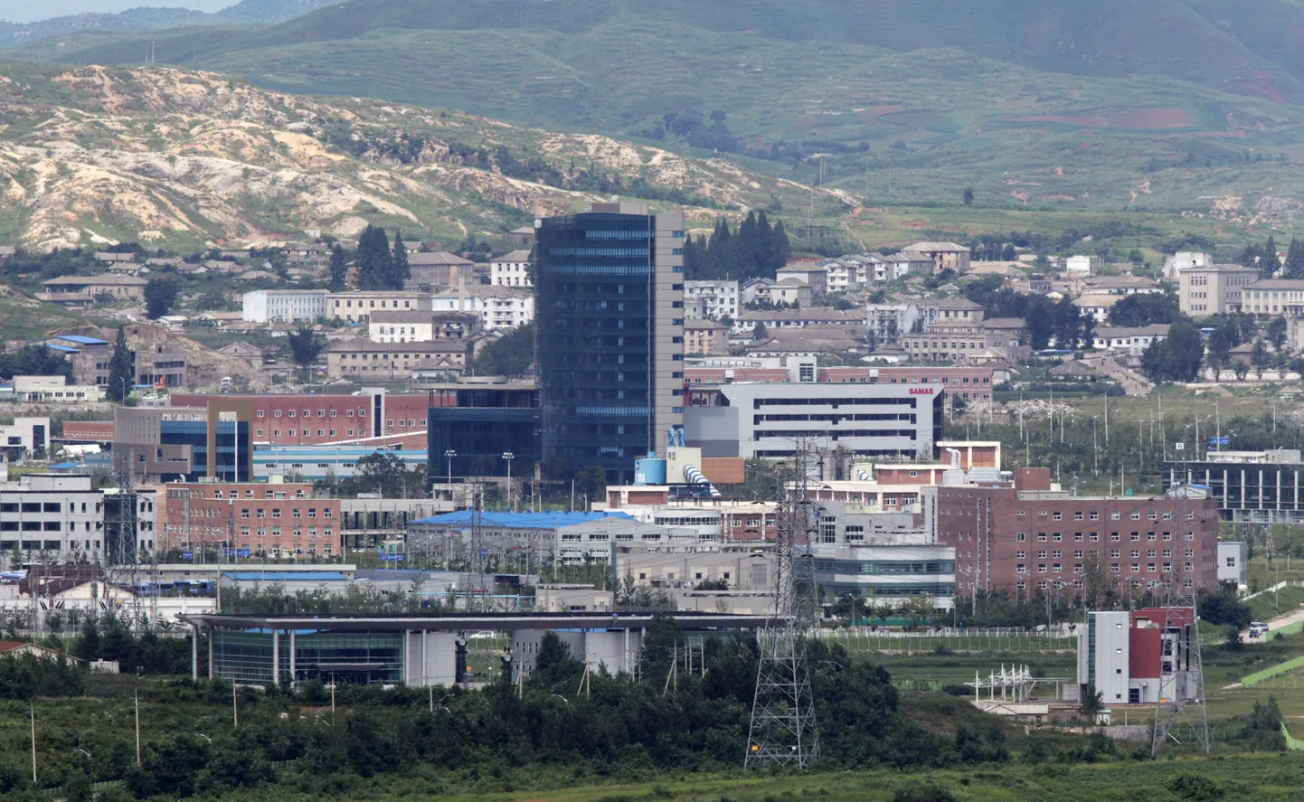 Vaade Põhja-Korea territooriumil asuvale Kaesongi tööstuspargile.