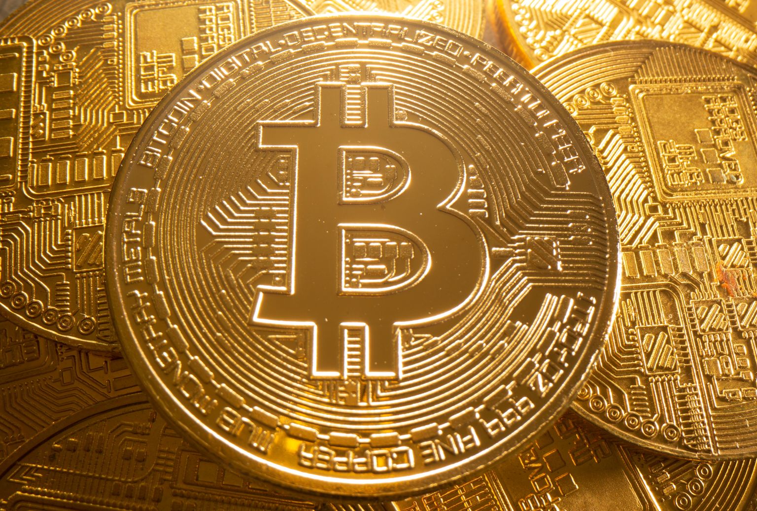 Mündina illustreeritud krüptovaluuta Bitcoin.