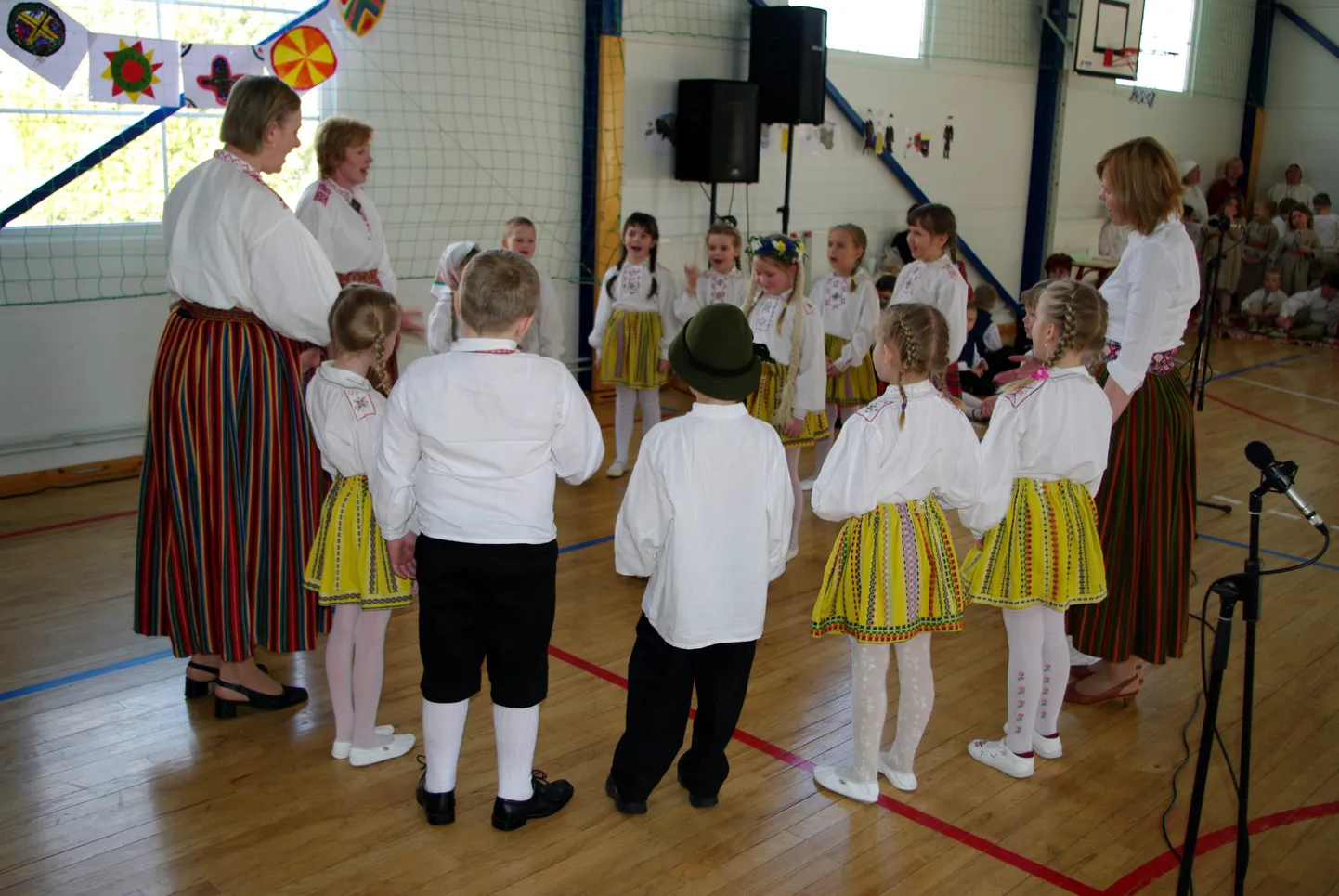 Mulgimaa laste folklooripäev.