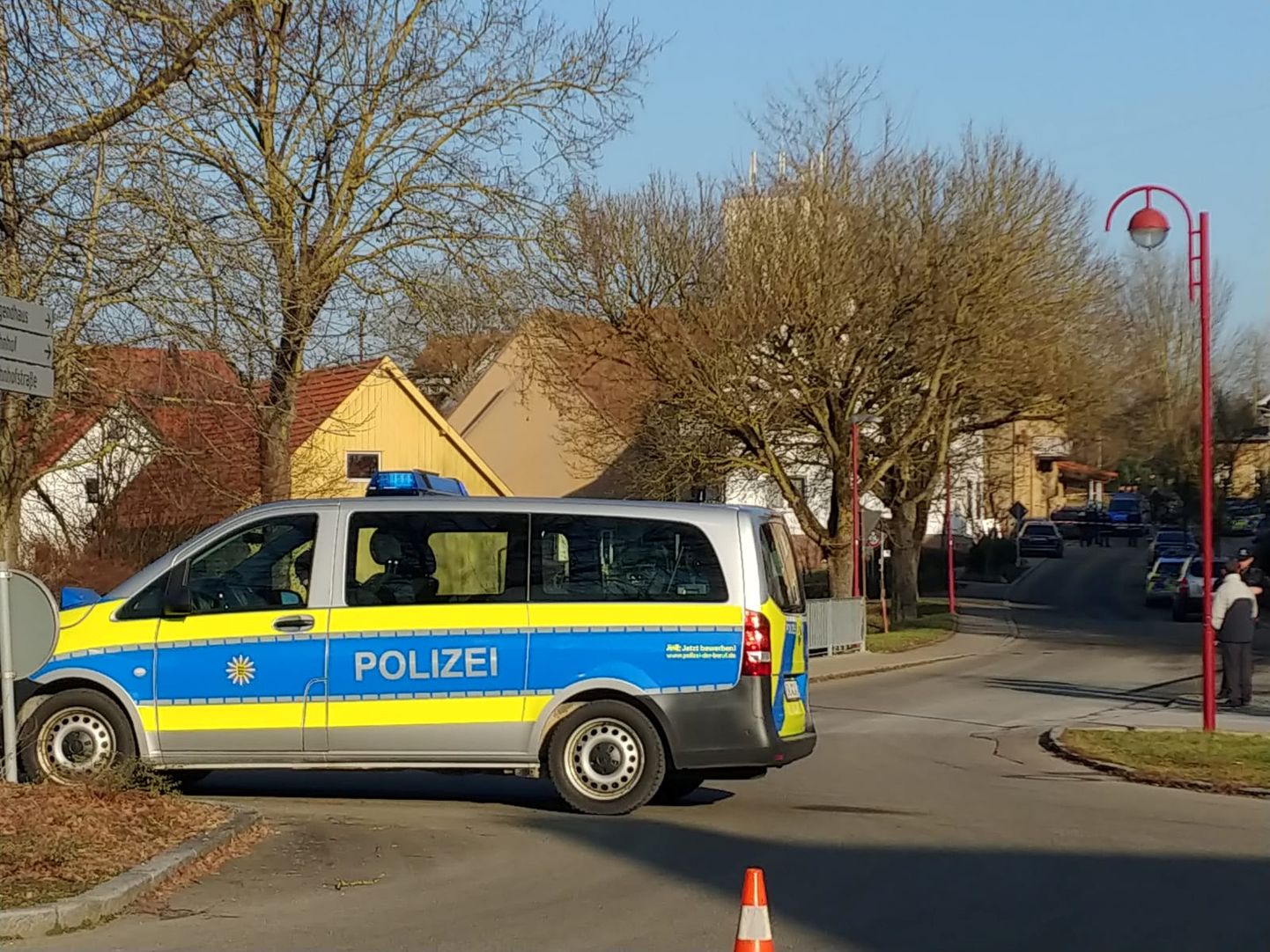 Politseiauto tulistamispaiga lähistel Edela-Saksamaal Rot am Sees.