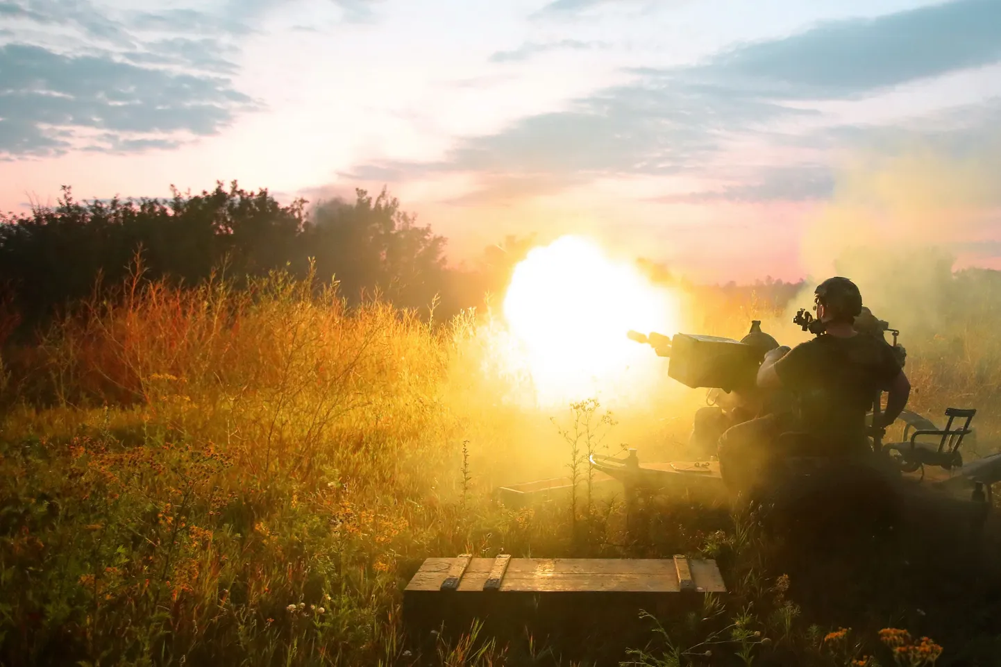 Ukraina sõjavälane õhutõrjerelvast tulistamas.