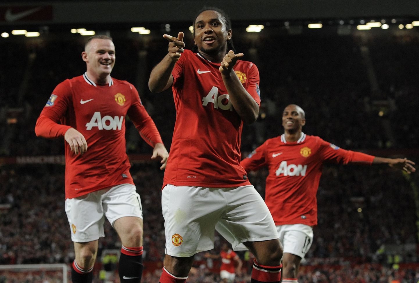 Anderson (keskel) Manchester Unitedi särgis väravat tähistamas.