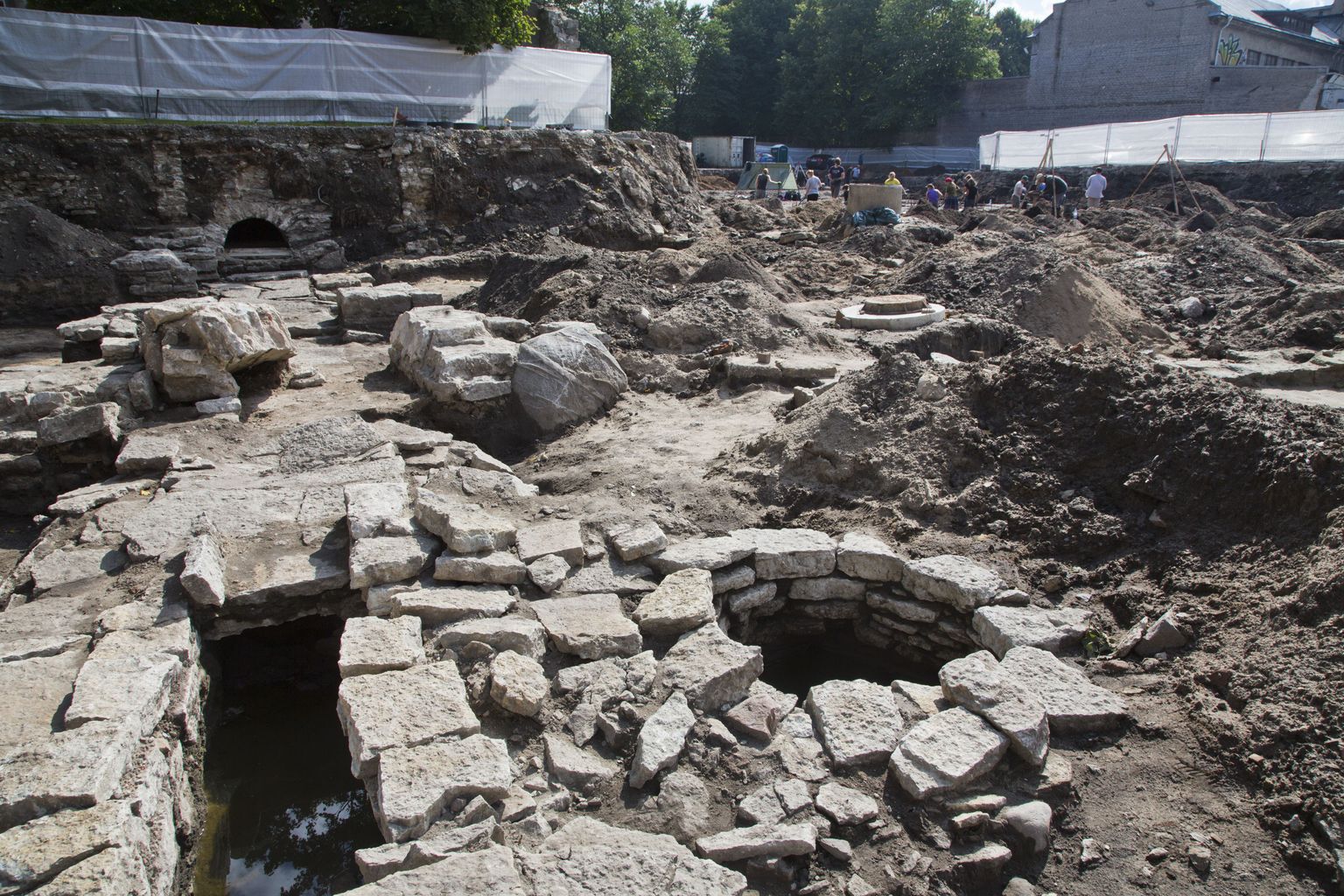 Arheoloogilised väljakaevamised Pärnu mnt 31, Tallinn
