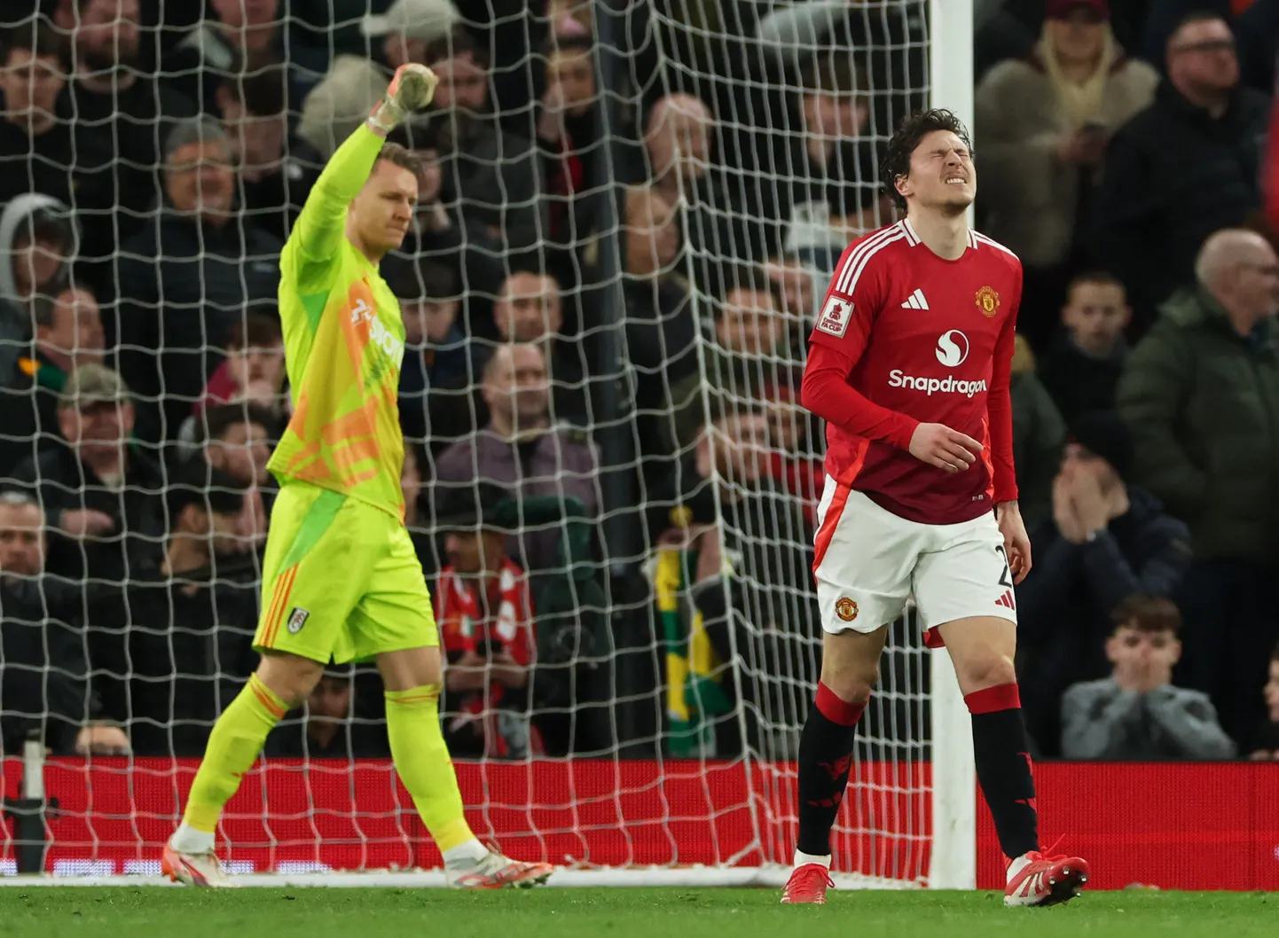 Victor Lindelöf (paremal) eksis penaltiga, Manchester United kukkus välja.
