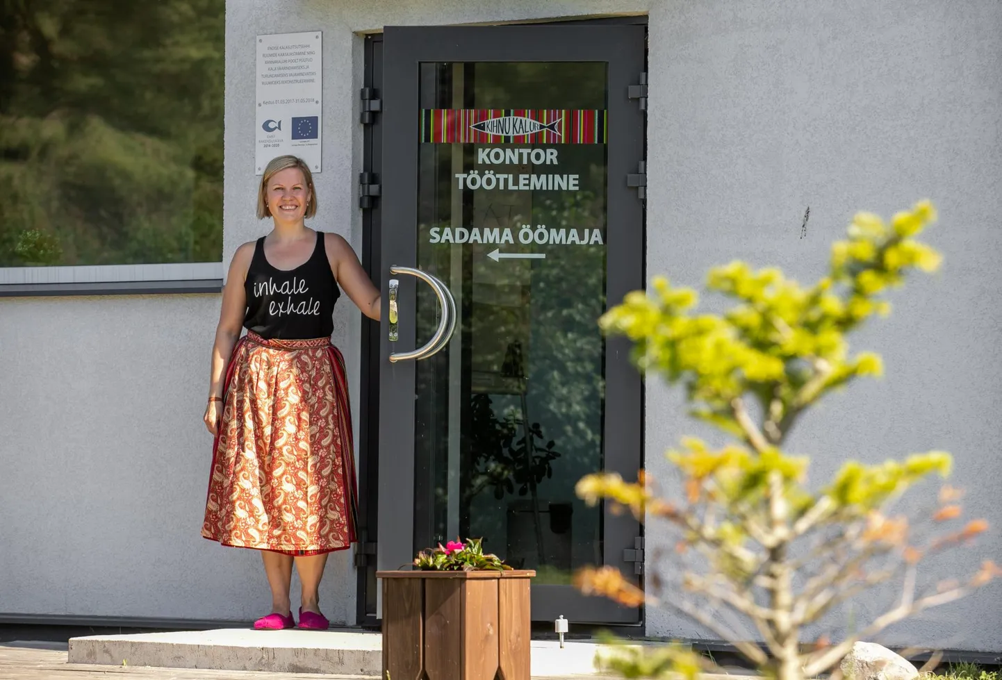 Väikeettevõtja teekond tegevusloani on tulvil takistusi, nagu möönis Kihnu Kaluri ukse ees sihikindel Käthlin Palu, kes käitleb ja turustab kala kui kohalikku tooret.