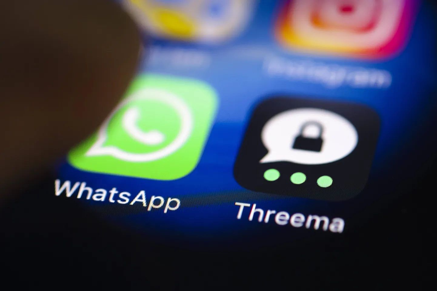 Whatsapp ja Threema.