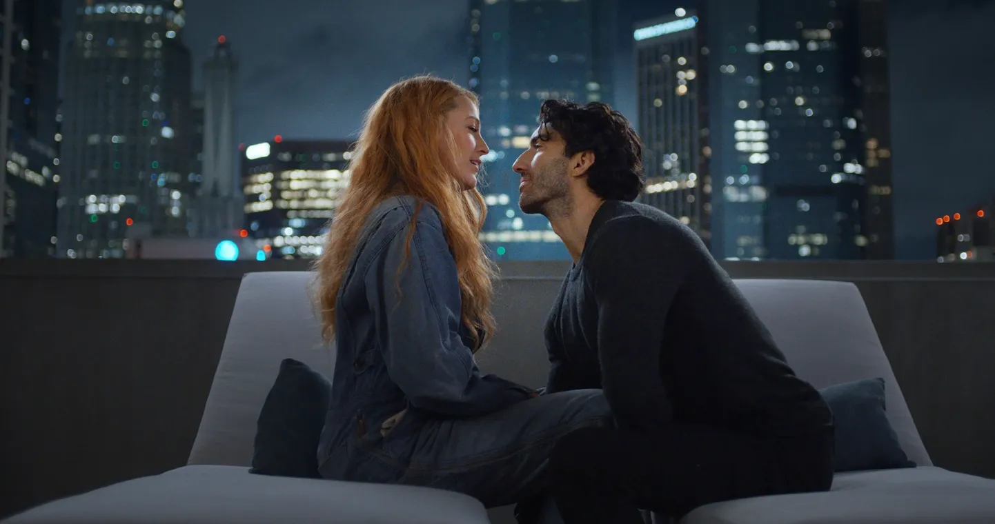 Filmi «Ei iial enam» lavastas Justin Baldoni, kuid produtsentidena on ära märgitud nii Baldoni kui ka Lively.