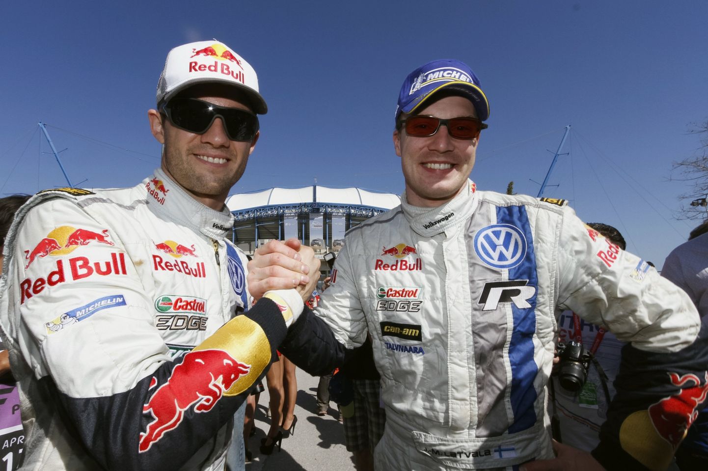 Sebastien Ogier ja Jari-Matti Latvala tiimikaaslastena 2013. aasta Portugali rallil.
