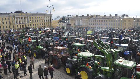 10 aastat pärast suurt traktorimarssi tulid soomlased taas masinatega kesklinna